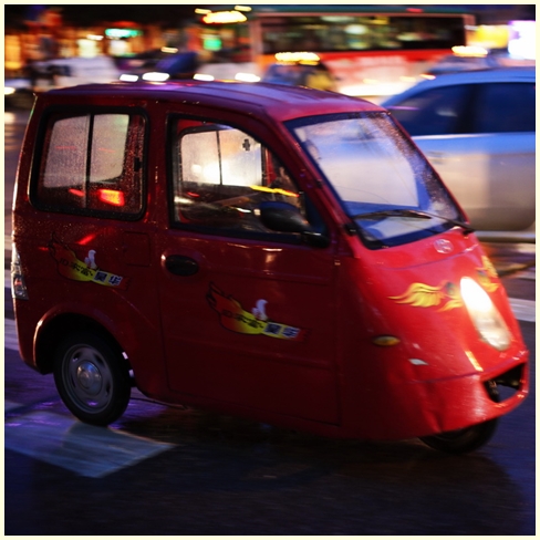 kunming_night_redcar